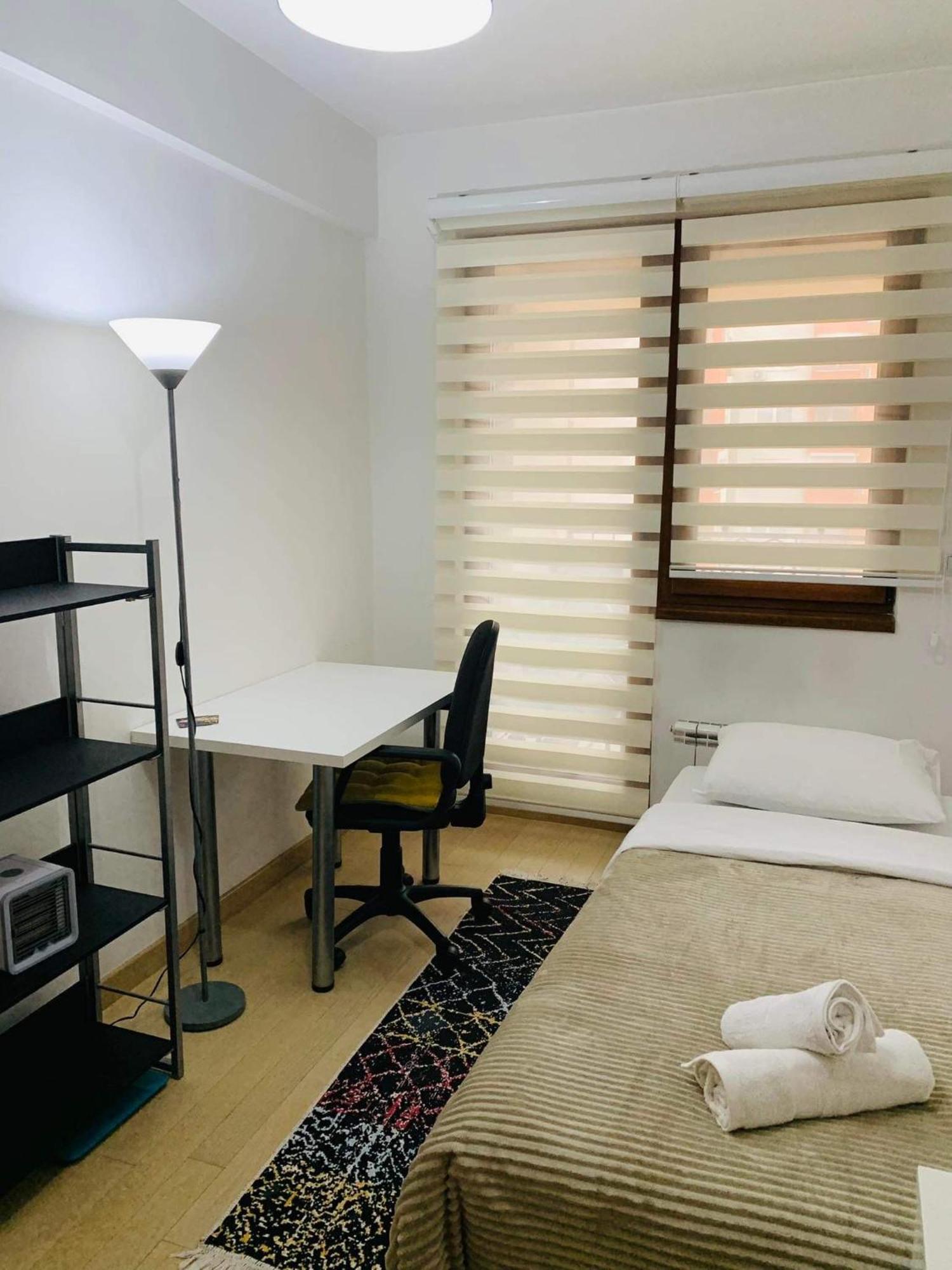 Modern Flatiron Apartment, Skopje Center Extérieur photo